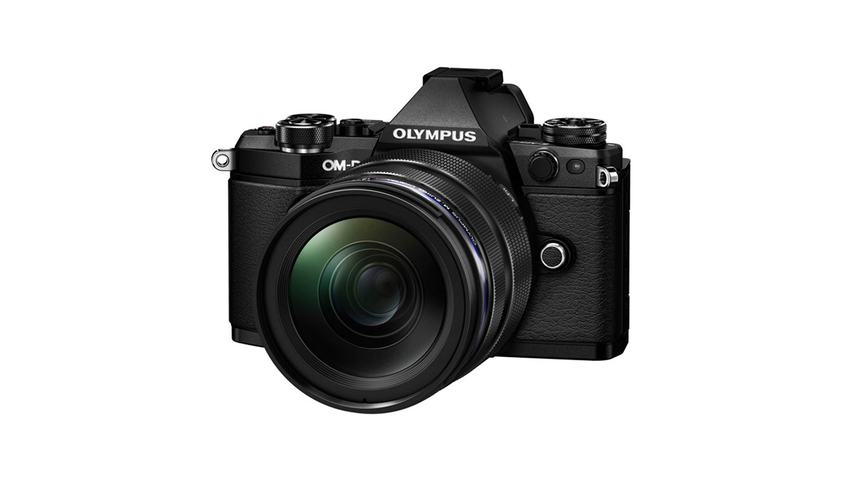 オリンパス、「OM-D E-M5 Mark II」と大口径標準ズームのレンズキット