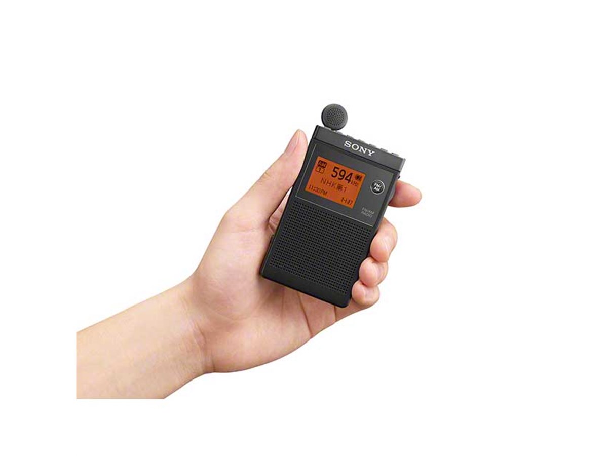 ソニー、最長100時間使用できる名刺サイズのポータブルラジオ「SRF
