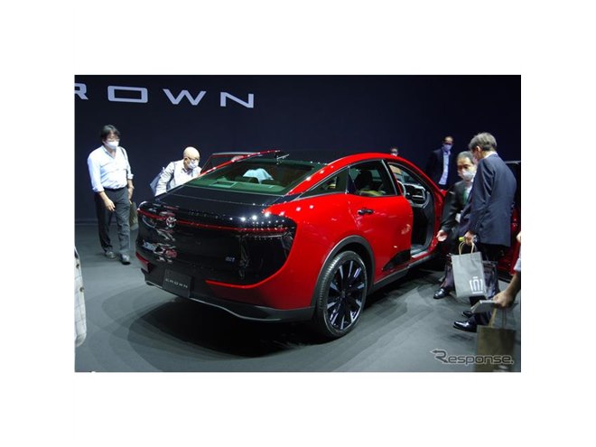 トヨタ クラウン 新型】東京六本木ヒルズにクロスオーバー2台を展示