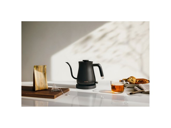 バルミューダ、“小さくて美しい”電気ケトル「BALMUDA The Pot」を