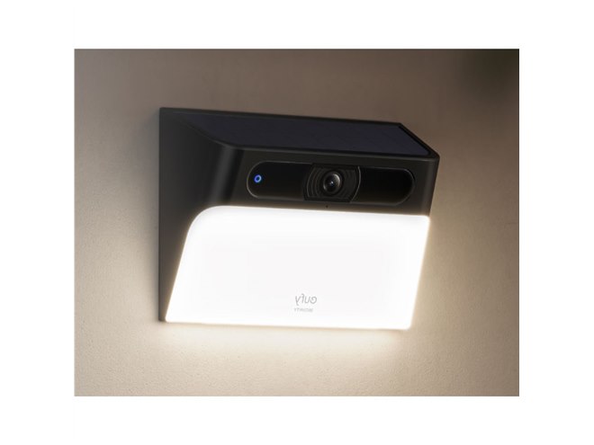 Anker、ソーラー発電が可能な屋外用センサーライト一体型の