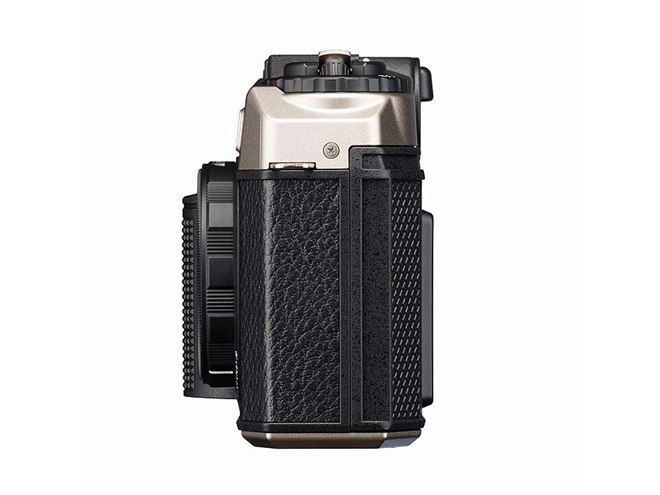 ペンタックス、単焦点フィルムカメラ「PENTAX 17」を本日7月12日発売