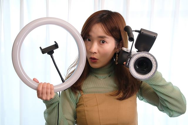 SONY α6400 ILCE-6400Y ダブルズームレンズキット 価格比較 - 価格.com