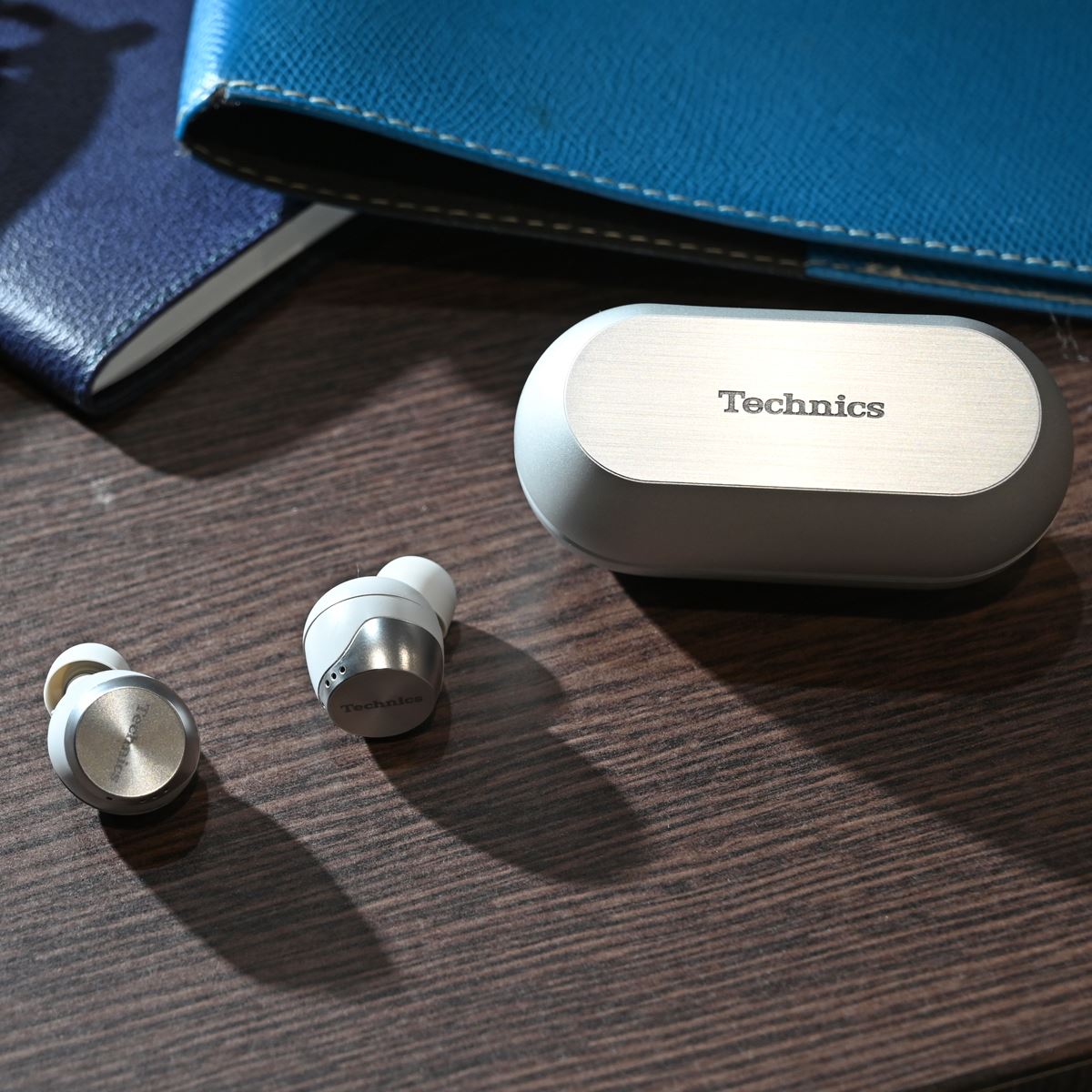 Technicsブランド｢EAH-AZ70W｣など、パナソニックが初の完全ワイヤレス