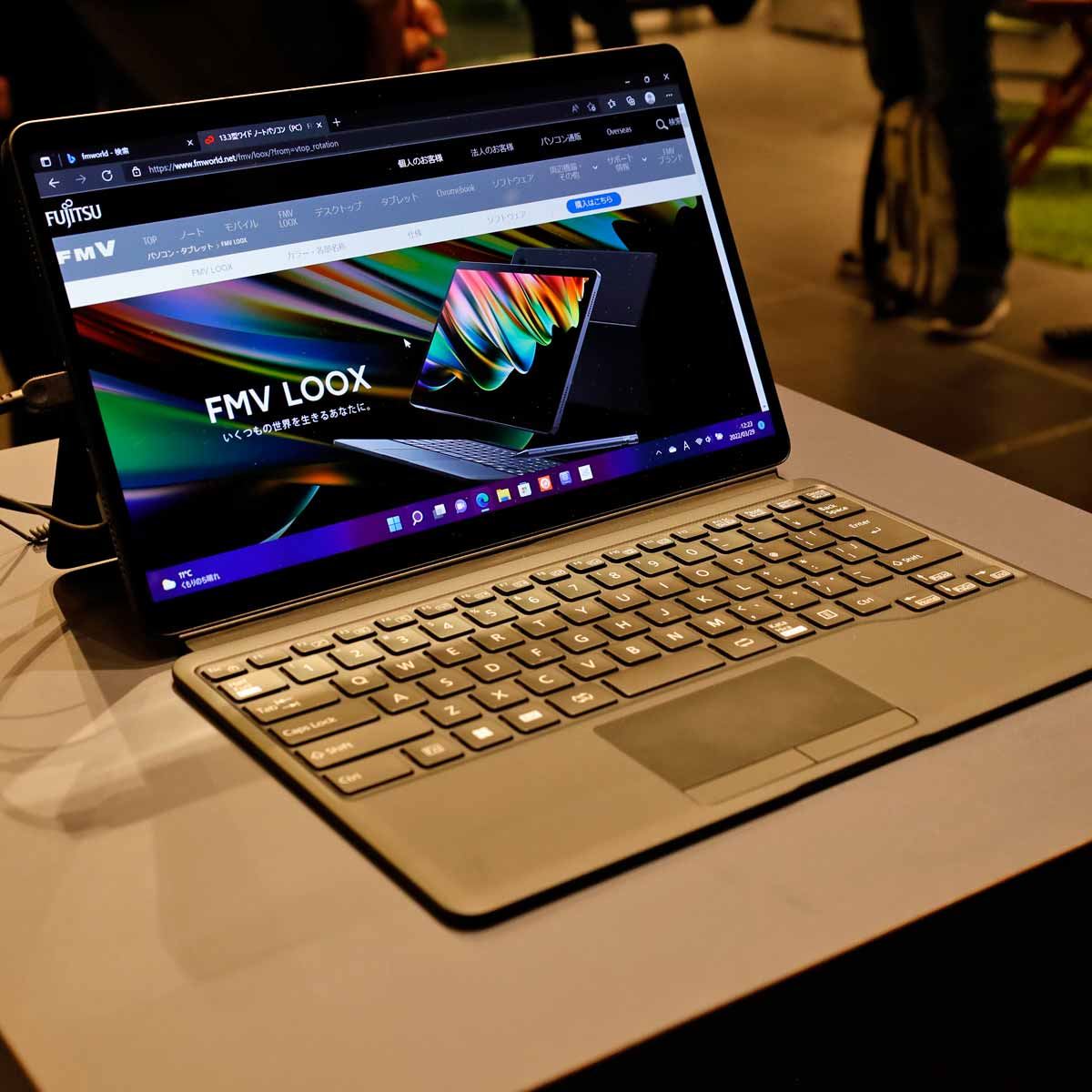 11年ぶりの復活！ 世界最軽量約599gの13.3型Windowsタブレット「FMV