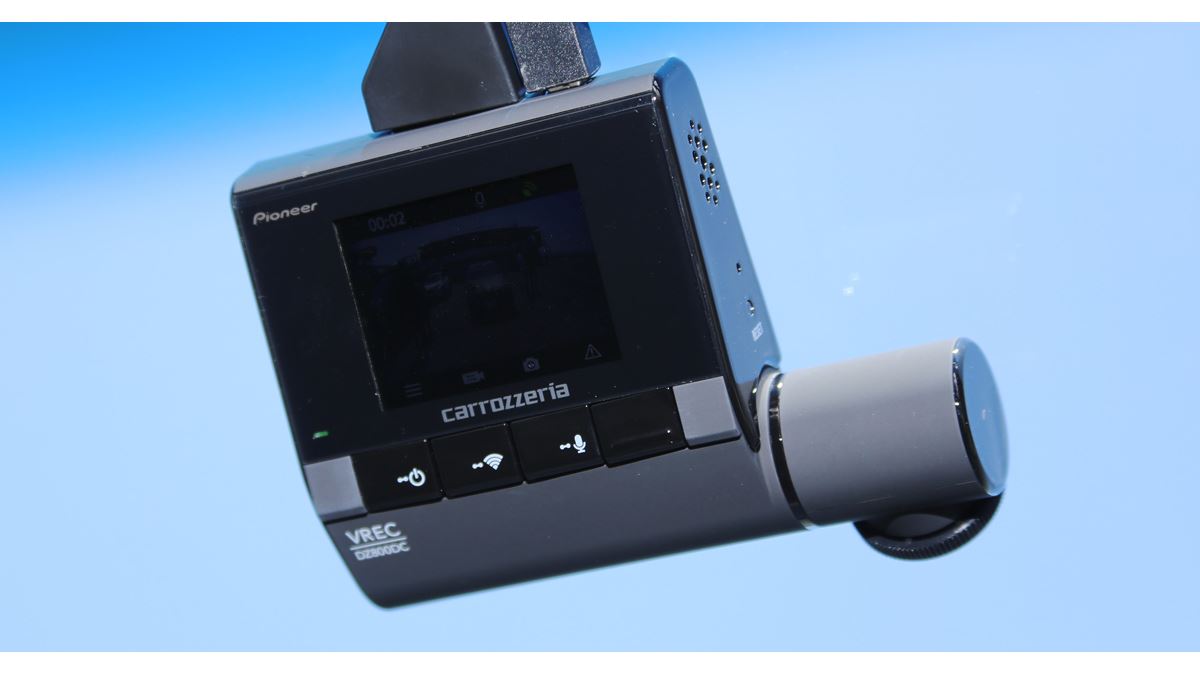 カロッツェリアのドラレコ「VREC-DZ800DC」はあおり運転を自動で検知