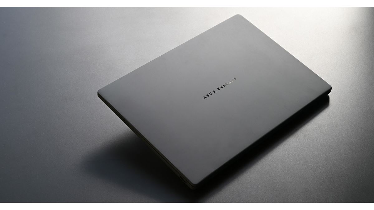 重量1kg切り！ ASUSの超軽量Copilot+ PC「Zenbook SORA」フォト