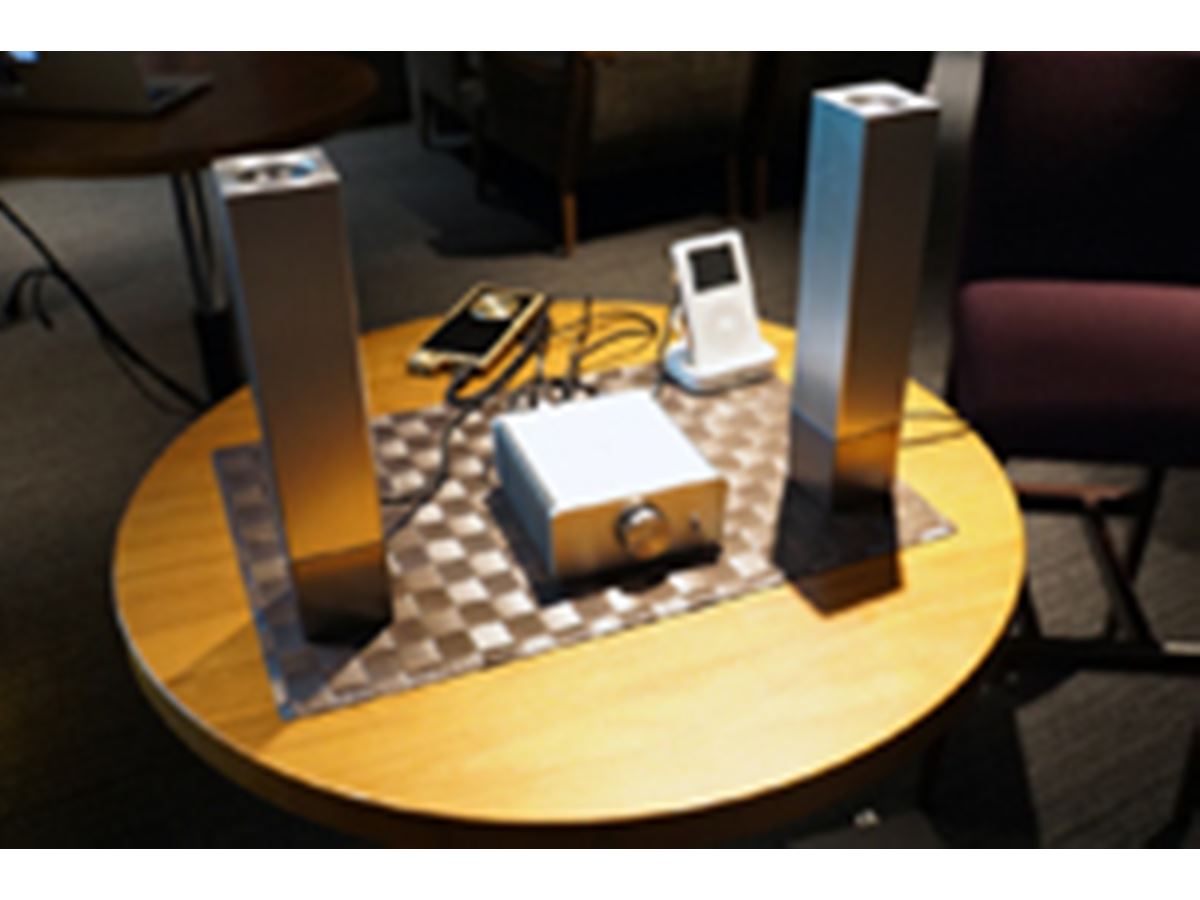 タイムドメインラボから四角柱のスピーカーを採用したオーディオ