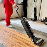 ハイアール、水拭き/乾拭き/吸引に対応した床拭き掃除機「MIZUKI