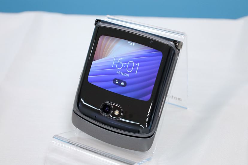 モトローラの折りたたみスマホ「razr 5G」がソフトバンクから登場