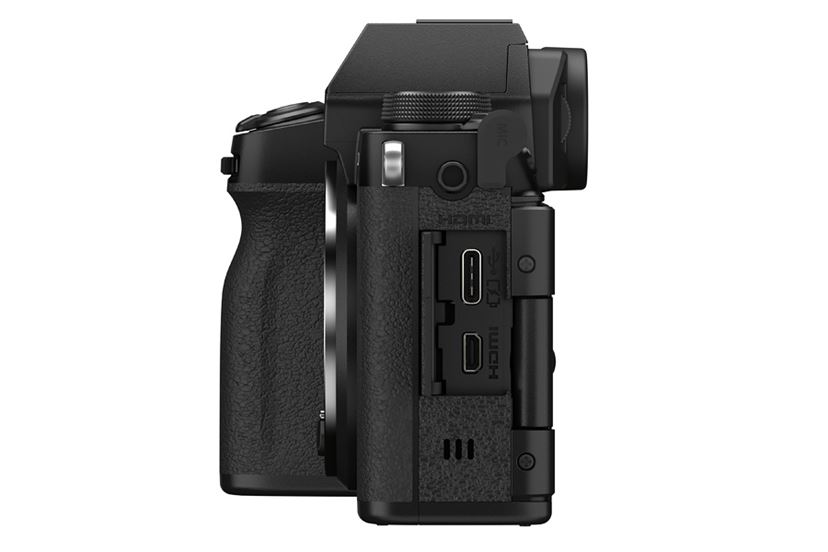 富士フイルム「X-S10」登場！ ボディ内手ブレ搭載の小型・軽量ミラー