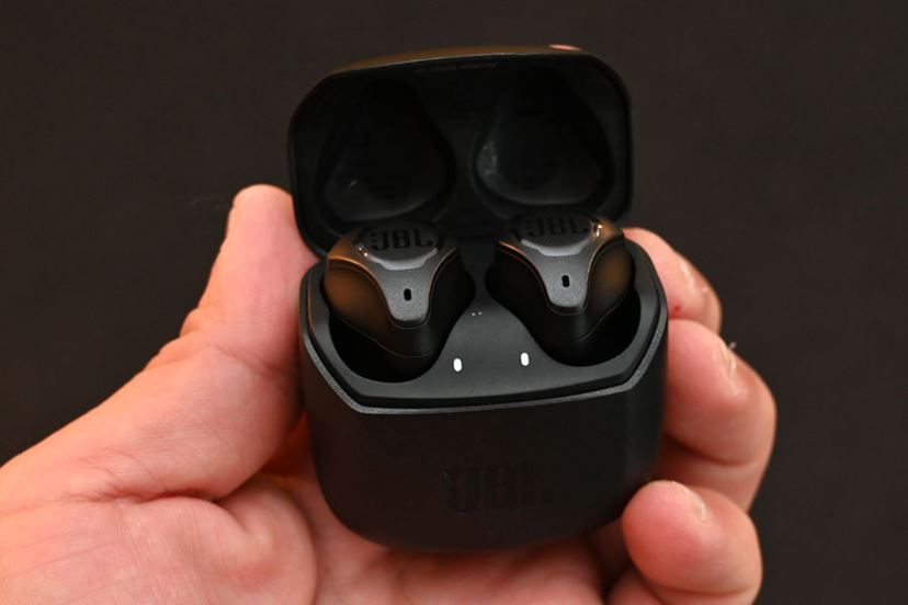 JBL初のハイブリッドNC搭載完全ワイヤレスイヤホン・ヘッドホン「CLUB