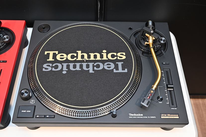 全7色のカラバリ展開！ Technicsの映えるアナログターンテーブル「SL