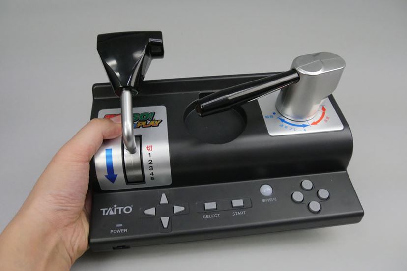 マスコン一体型となったゲーム機「電車でGO! PLUG & PLAY」をプレイ