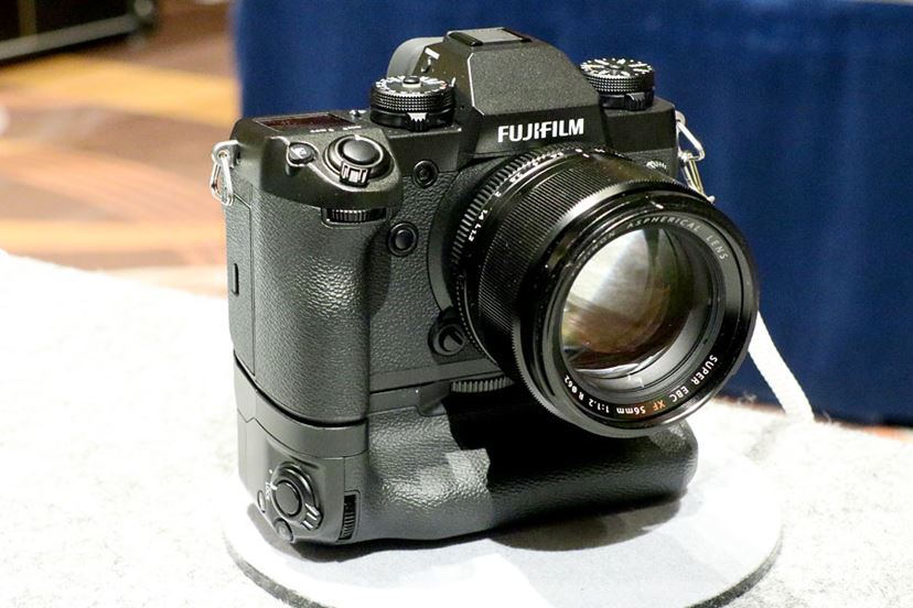 富士フイルム、最大5.5段分のボディ内手ブレ補正搭載の最上位機「X-H1
