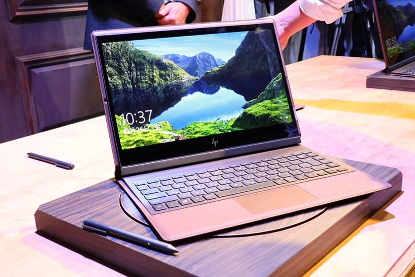 日本HP、ありそうでなかった“革パソコン”「HP Spectre Folio 13
