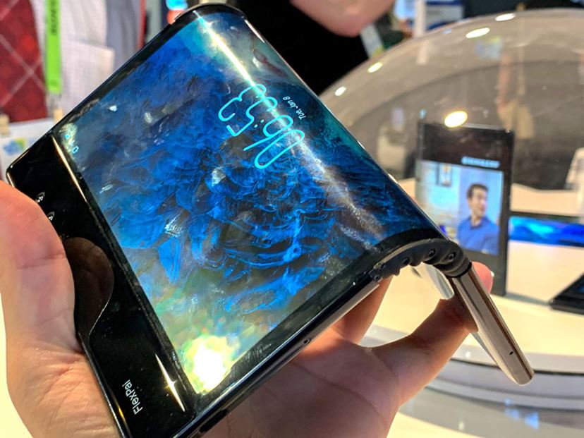 ディスプレイが曲がる折りたたみスマホ「FlexPai」実機ハンズオン
