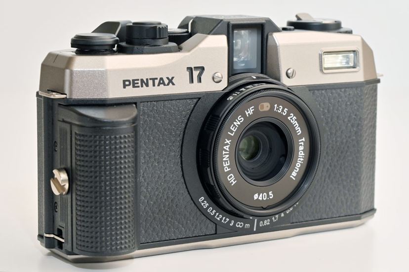 フィルムカメラ「PENTAX 17」がお目見え！ “こだわり”が詰まった渾身の
