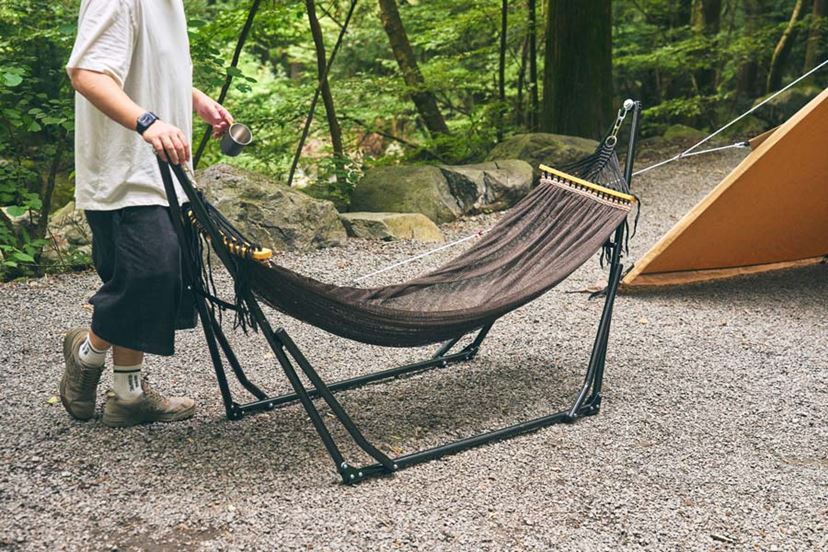 コメリで発見！ コスパ最強の自立式「2WAYハンモック」をキャンプで