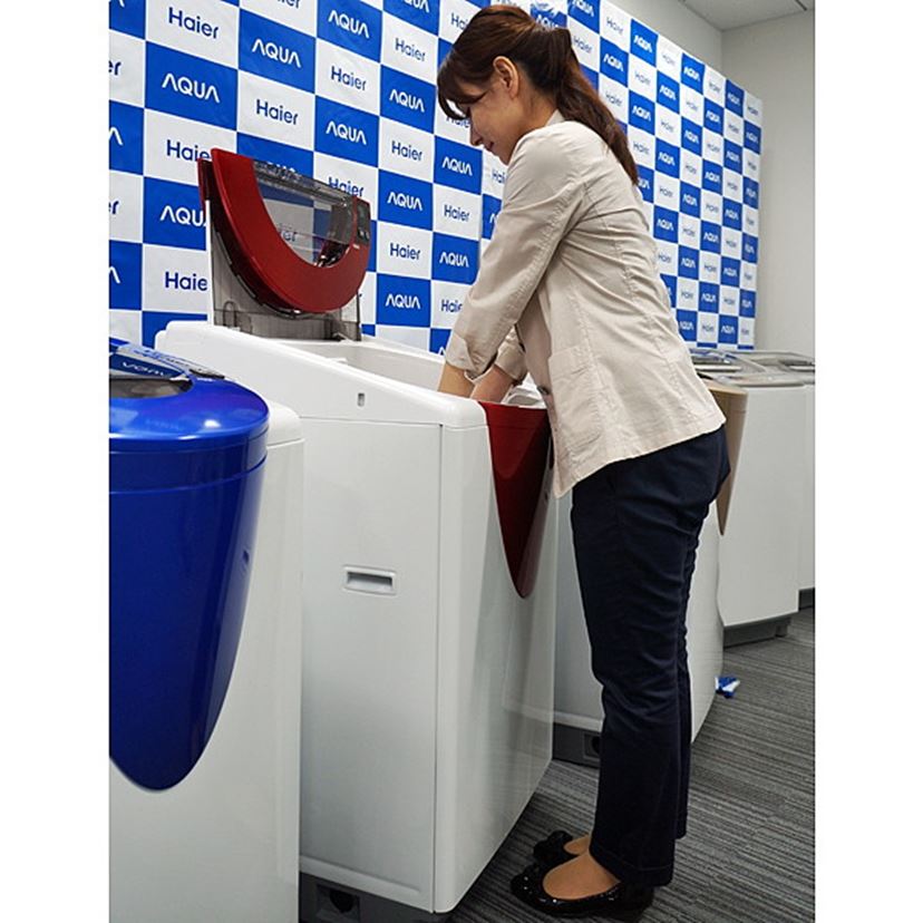 縦型とドラム式の“いいとこ取り”なハイアールの洗濯機「スラッシュ」大