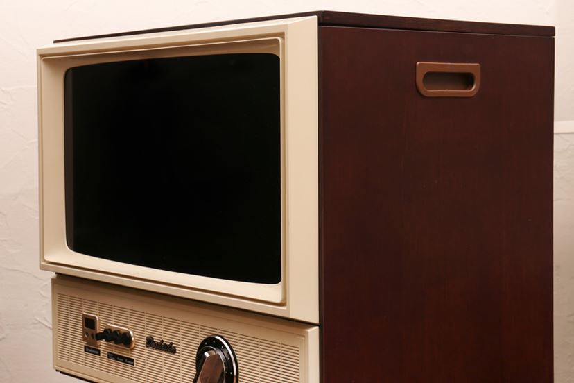 ブラウン管テレビのようなビンテージ調デザインの液晶テレビ「VT203-BR