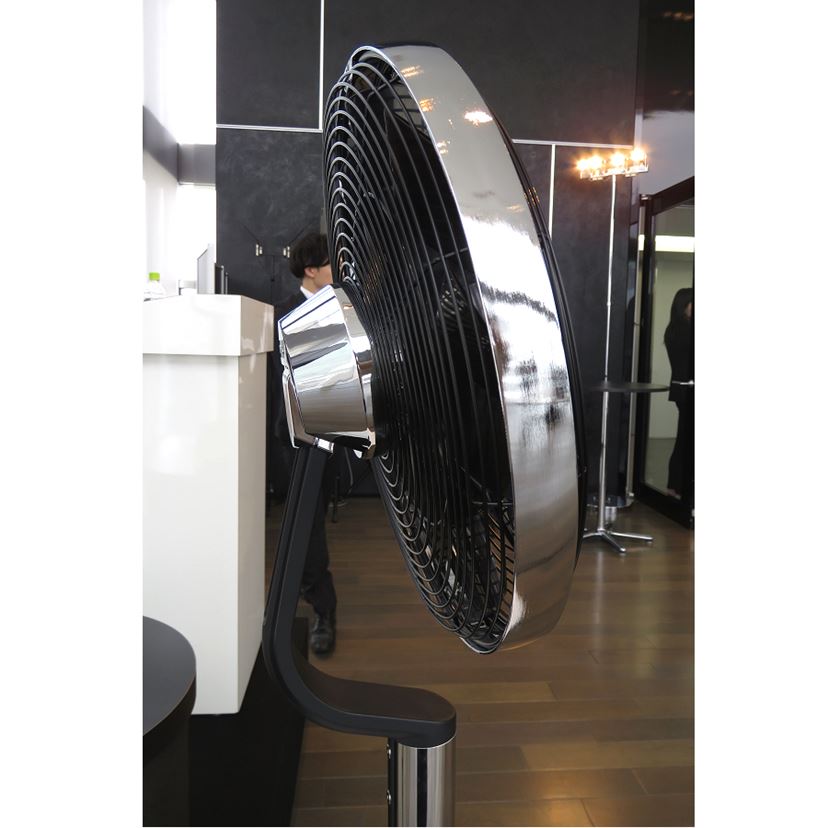 家電新ブランド「マインツ」の第1弾は“360°首を振る”美しい扇風機