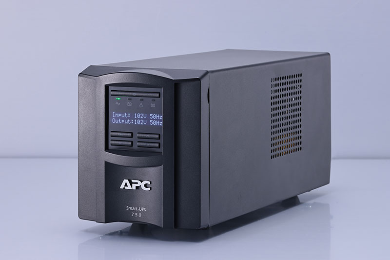 価格.com - [PR企画]APC「Smart-UPS SMT750J」でサーバーや