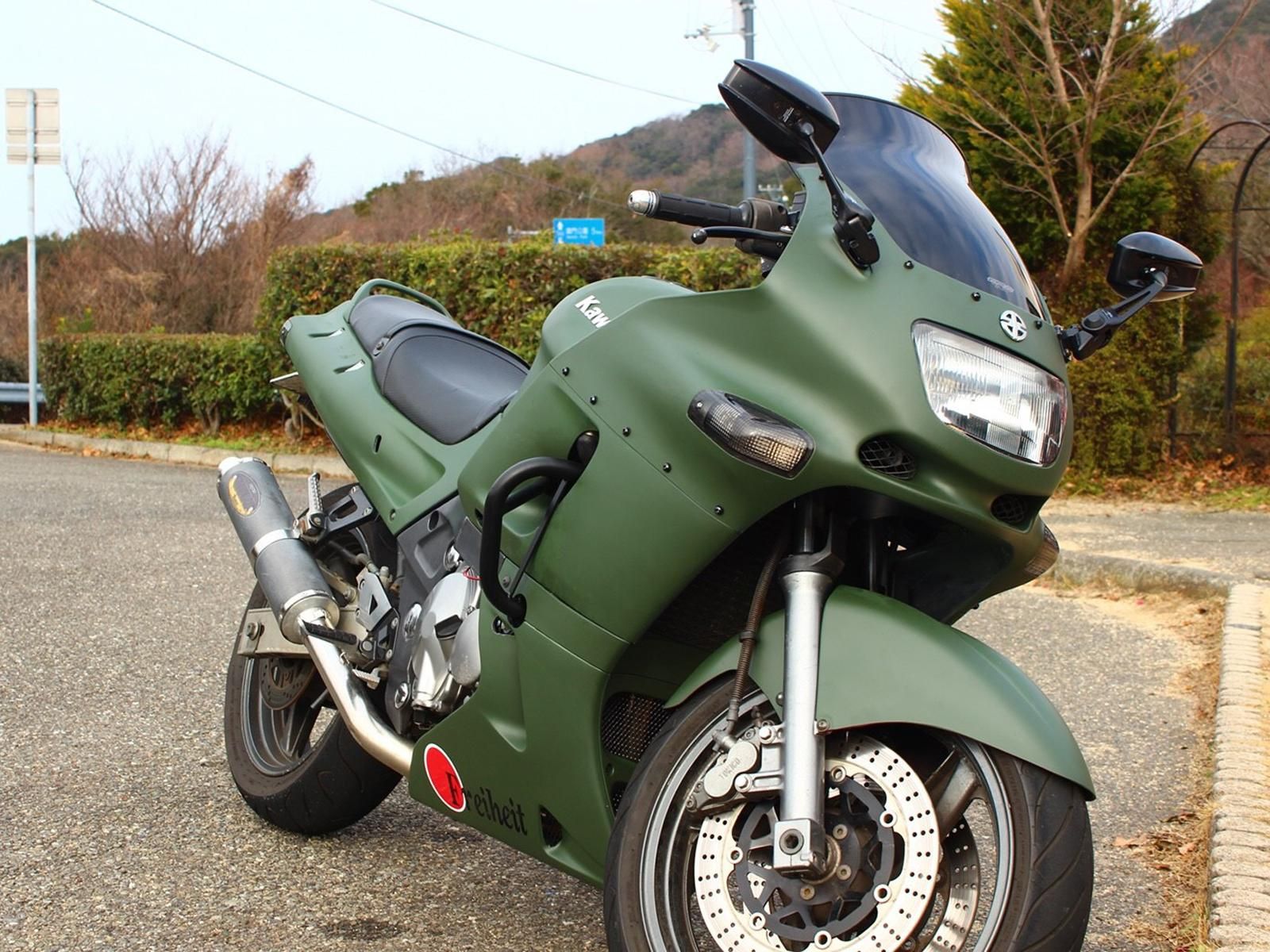 カワサキ ZZR400をアイシンクグリーンで刷毛塗り全塗装！ - 刷毛（ハケ