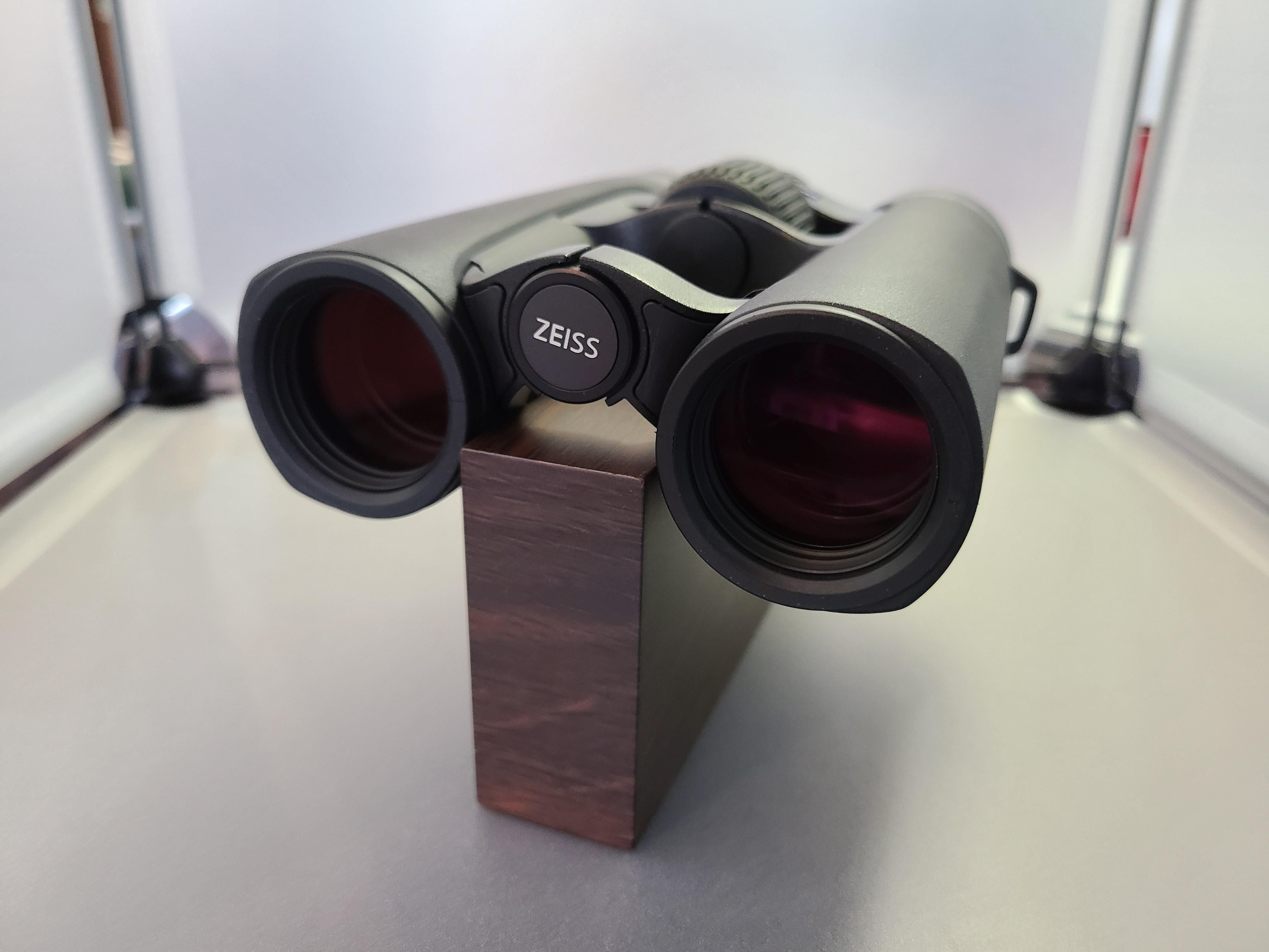 待望の32mm一新！ ツァイス Victory SF 32mmシリーズ発売 - 銀座双眼