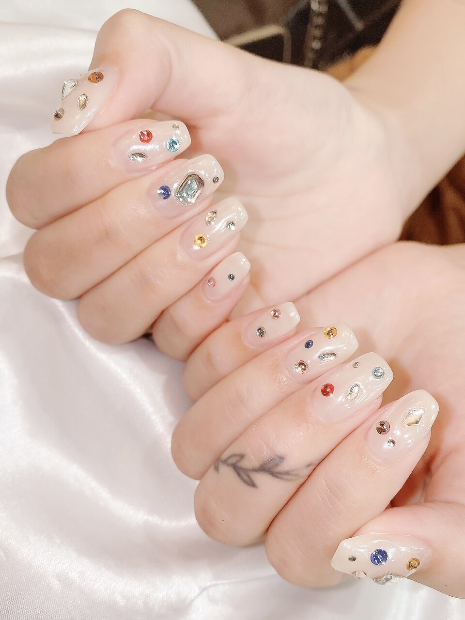 2026年冬トレンド】宝石箱のネイルデザイン集｜人気順｜ホットペッパー