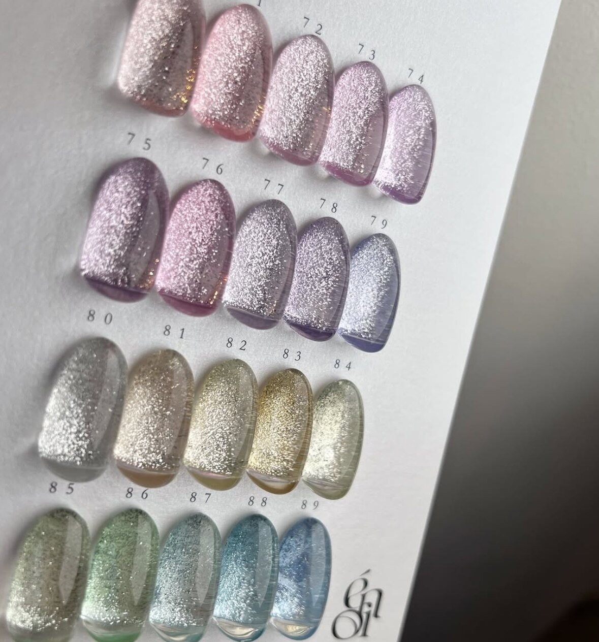 2026年冬トレンド】プラチナマグのネイルデザイン集｜人気順