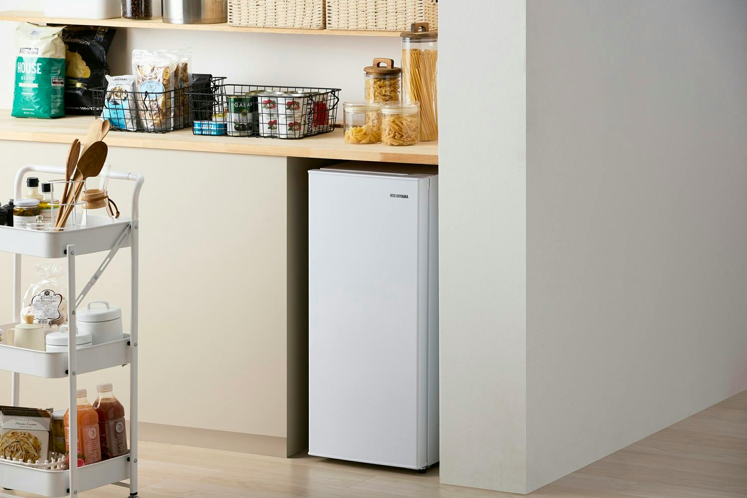 アイリスオーヤマ スリム冷凍庫 64L ホワイト スキマックス 薄壁