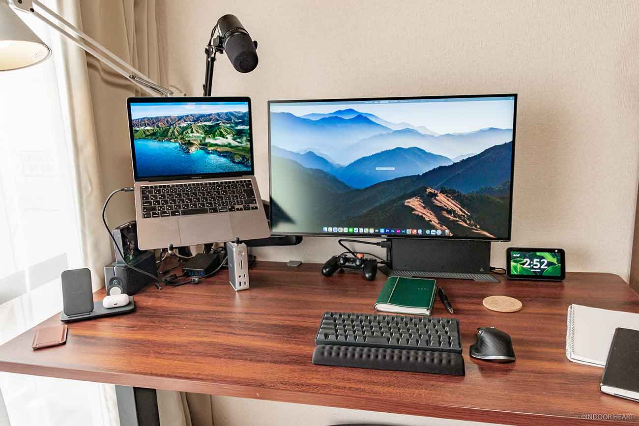 ノートPCを宙に浮かせる。 Amazonベーシック製「ノートPCマウント