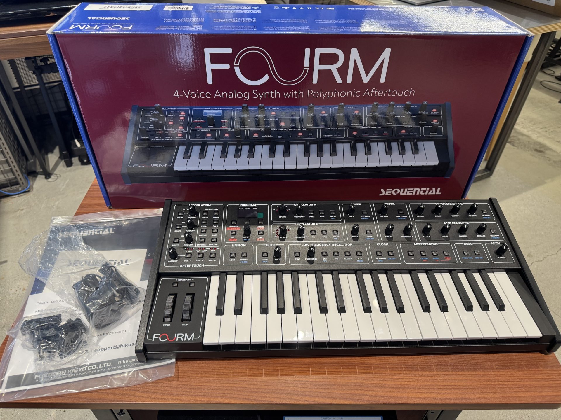 Sequential Fourm | Prophet-5系アナログオシレーター搭載のコンパクト