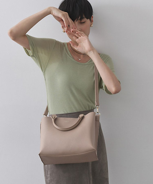 2WAY／人間工学】ソフトシュリンク合成皮革ミドルサイズトート