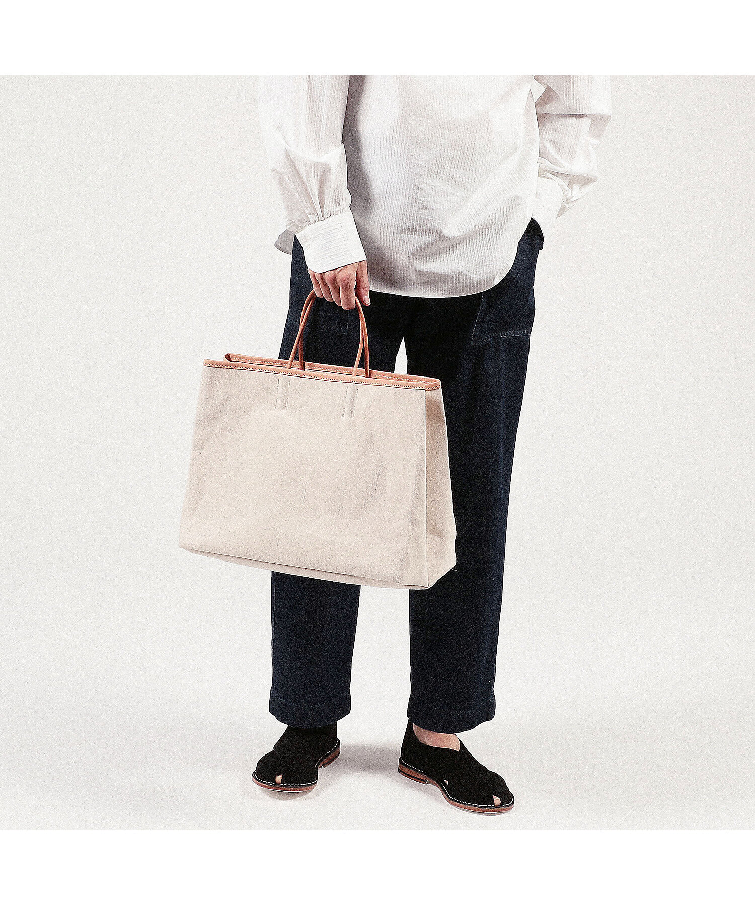 別注】AMIACALVA×TOMORROWLAND キャンバストート