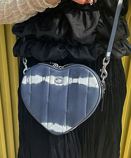 ハート クロスボディ バッグ・キルティング アンド タイ ダイ | COACH