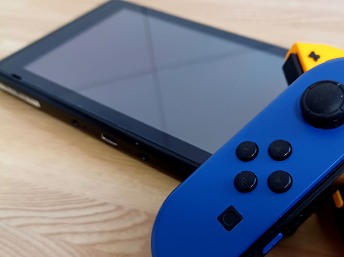 Nintendo Switchの液晶画面割れの修理費用は？タッチパネル割れとの