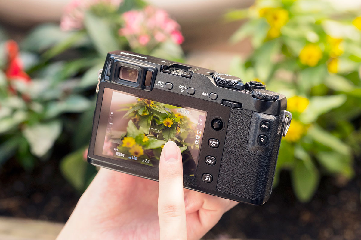 Xシリーズレビュー】初心者女子におすすめ。クラシカルなミラーレス