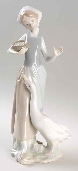 Lladro Girl With Duck – Irish Crystal Company