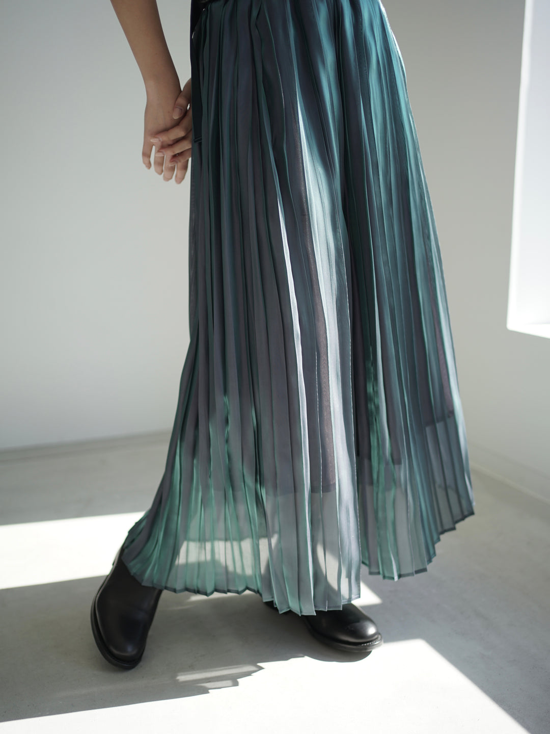 Pre-order] Aurora cloth double side pleated skirt / emerald