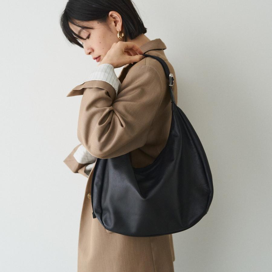 russet（ラシット） ソフトレザーラウンドビッグショルダーバッグ(CE