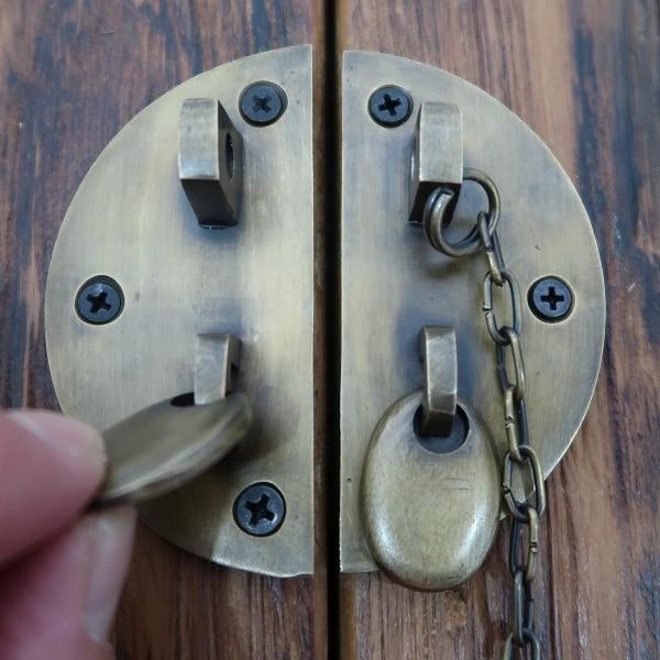 家具の閂 真鍮製 ハンドル アンティーク調 Q-039 【メール便OK