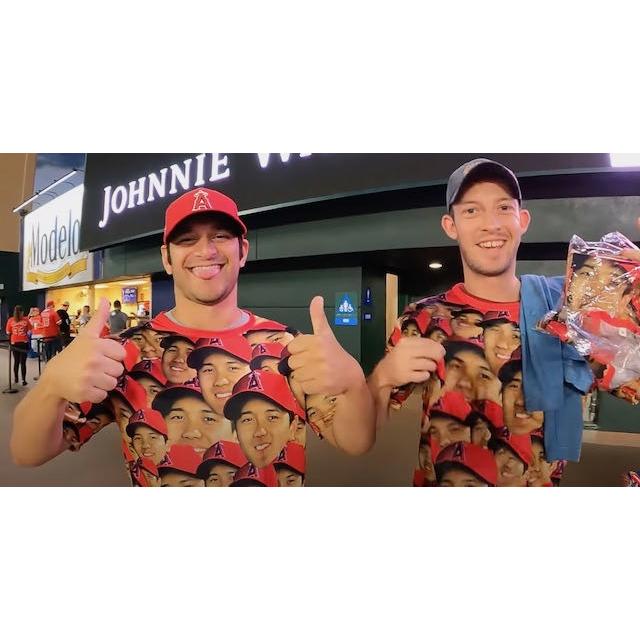 新品]大谷翔平 選手 顔 だらけ Tシャツ 米国直輸入 本物 新品未使用 XL