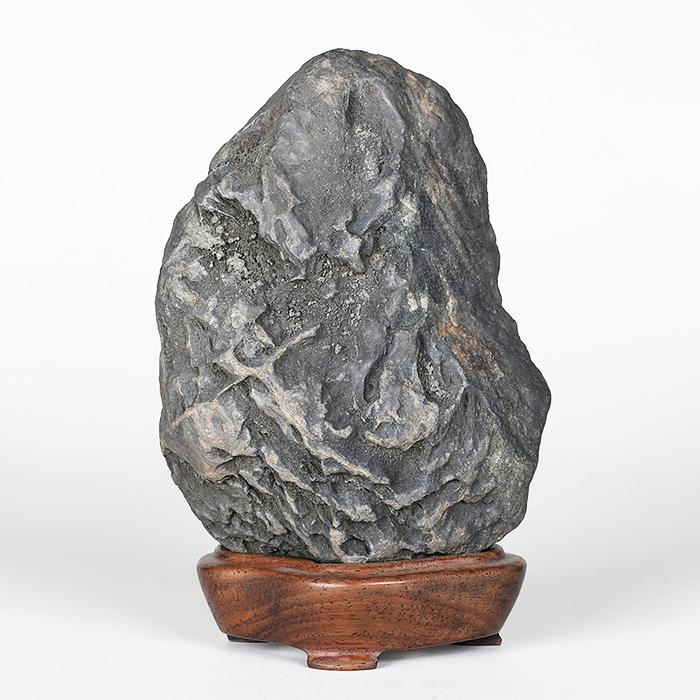 水石 加茂川石？木製台座付き鑑賞石 自然石 天然石 鉱物 置物 水石