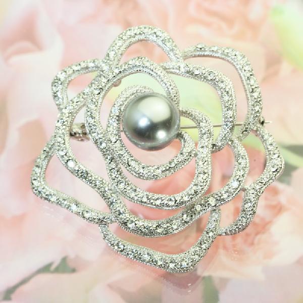 SWAROVSKI（スワロフスキー） ブローチ 卒業式 真珠 パール コサージュ