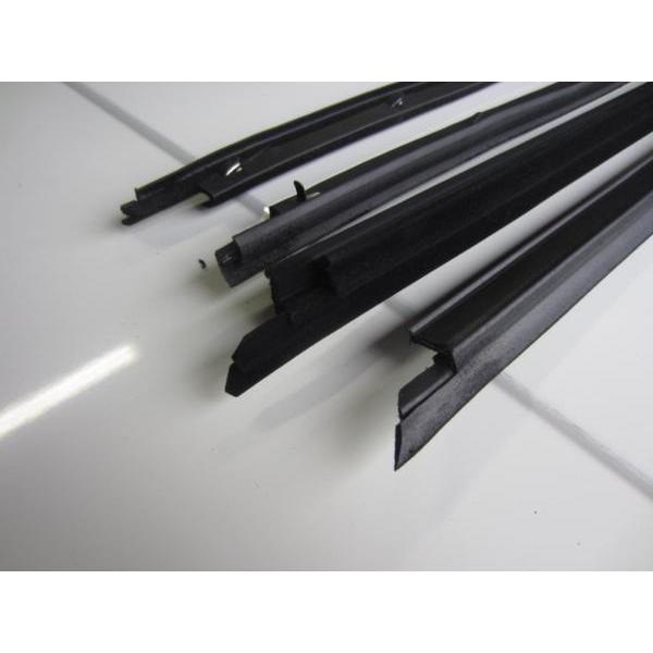 新品 ダットサントラック D21 用 水切りモール セット : ファイン