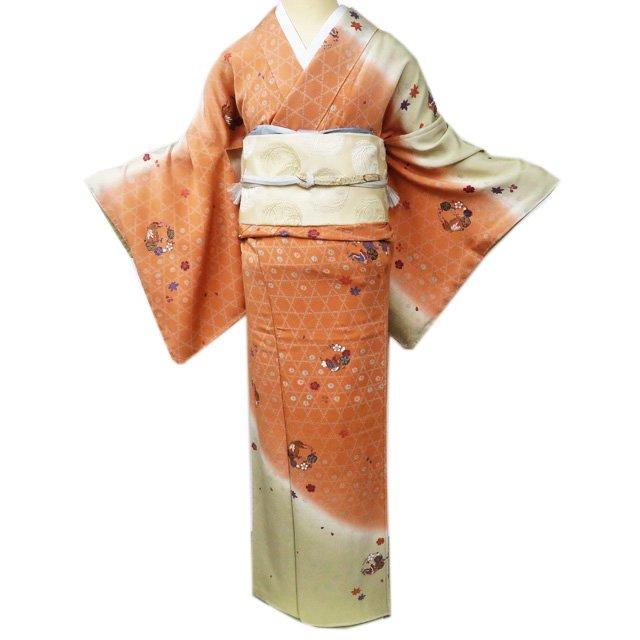 訪問着 着物 未使用 正絹 袷 花と蝶の図 籠目模様 暈し 縮緬地 東雲色