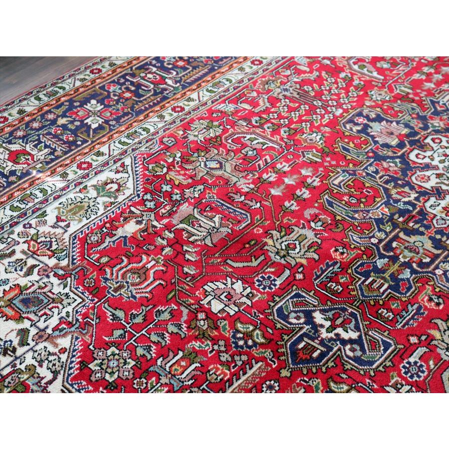 ペルシャ絨毯 タブリーズ産 284x199cm メダリオンと小花