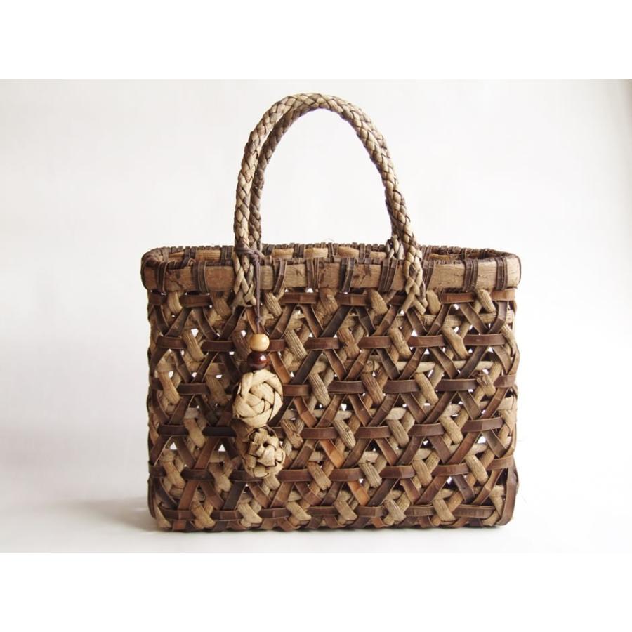 純国産 胡桃かごバッグ 麻の葉編み チャーム付き : おまめ - 通販